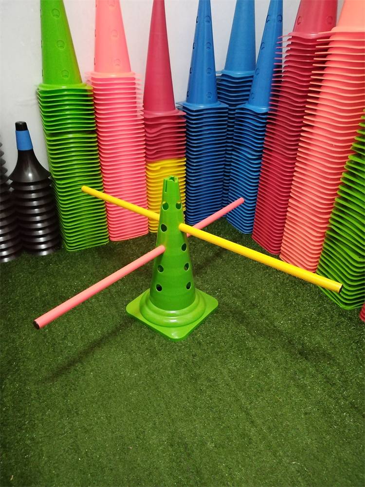 The new 52cm base with a hole logo barrel football training barrel basketball barrier hindrance ice cream tapered bucket training barrel