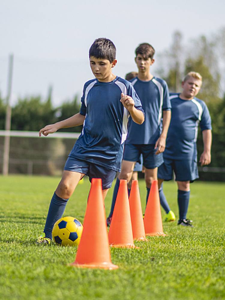 Soccer training equipment, round cone marking drums of barriers to ice cream cans, child basketball training aids