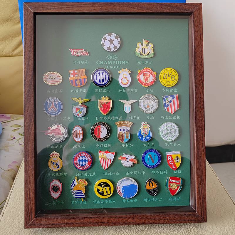 24 New Seasons Send Friends Birthday Gifts in the Champions League 32 Football Club Team Metal Essence Branch Set