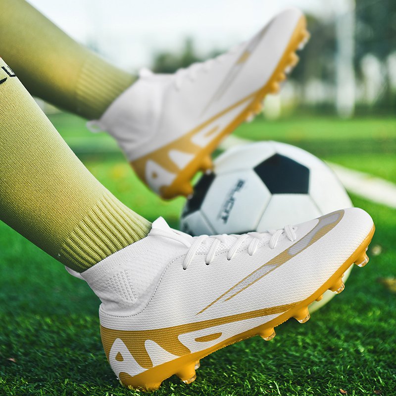2023 high quality Soccer Boots Men Soccer Shoes Anti Training Outdoor Football Boots High Ankle Shoes