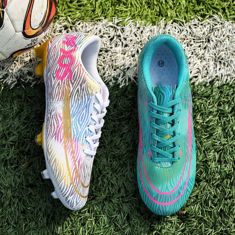 2024 New men's football shoes with rubber nails stylish sports style football shoes for all seasons football boots