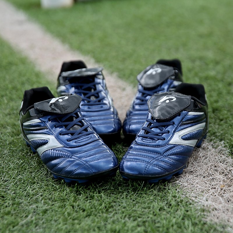 Factory Direct Wholesale Men Outdoor Sport football shoes black Kids Soccer Shoes Low Price Football Shoes Custom