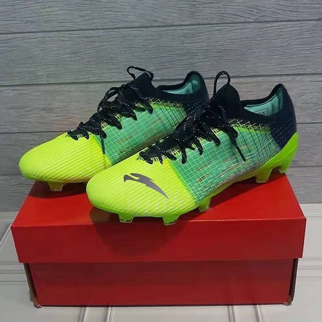 2022 cheap indoor outdoor customized comfortable sport spike shoes soccer shoes
