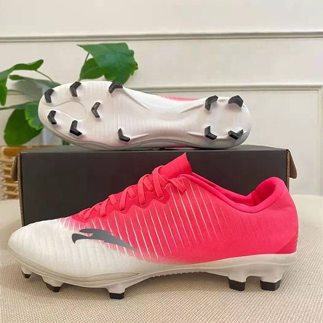 2022 cheap indoor outdoor customized comfortable sport spike shoes soccer shoes