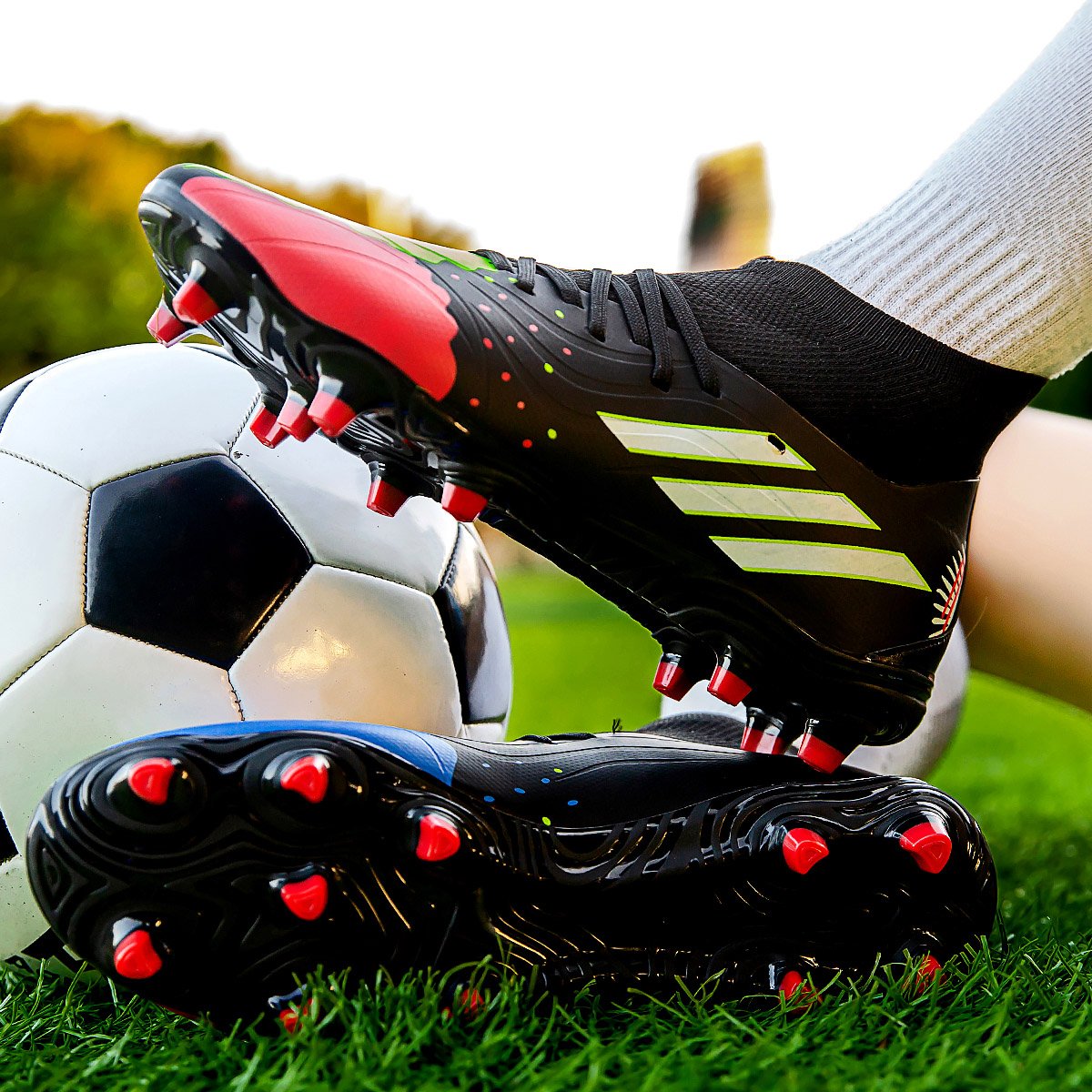 Hot Sale Comfortable Breathable Foot Massage Best Wide Receiver Cleats Linebacker Cleats Lineman Cleats Soccer Shoes