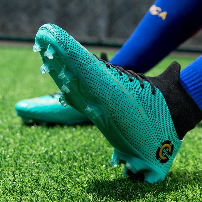 Wholesale Professional Cheap Original Lace-Up Plated Cleat Training Sport Turf Soft Light Athletic Man Women Soccer Cleat Shoes