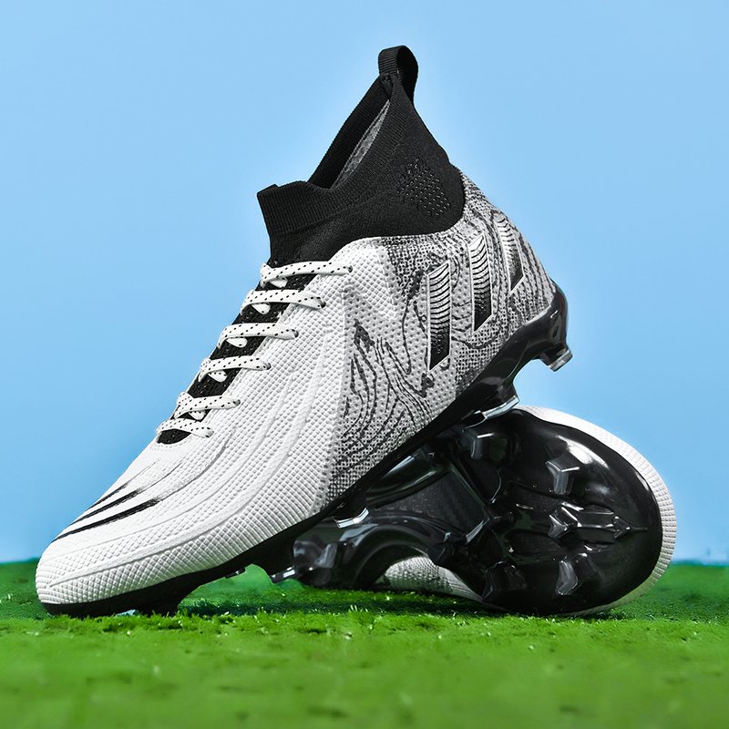 Men's professional football shoes Breathable football cleats rubber nail training boots can be customized mesh insoles wholesale
