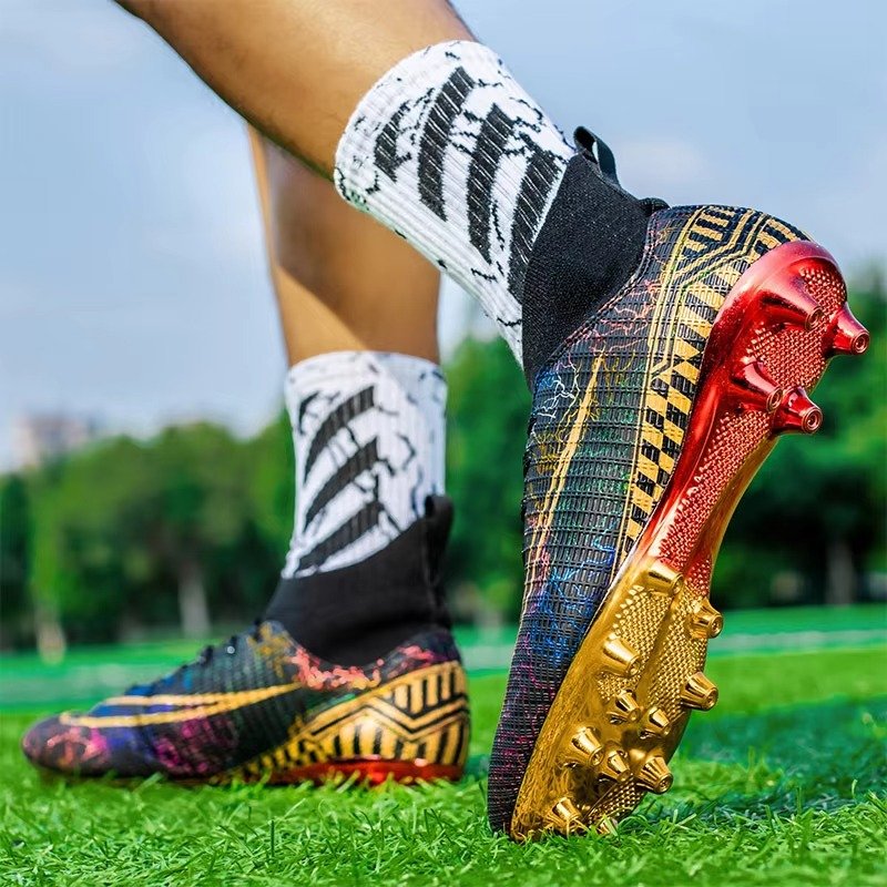 2024 Wholesale Customized Men Football Shoes Popular Design Outdoor Soccer Shoes Sport Football