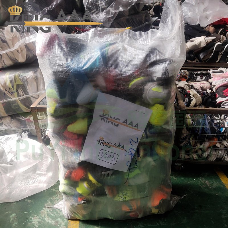 used imported soccer shoes football chaussur kampala uganda used shoes bales from thailand