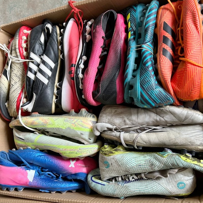 S25 wholesale good condition used brand shoes in bales soccer shoes second hand football boots branded sports shoe