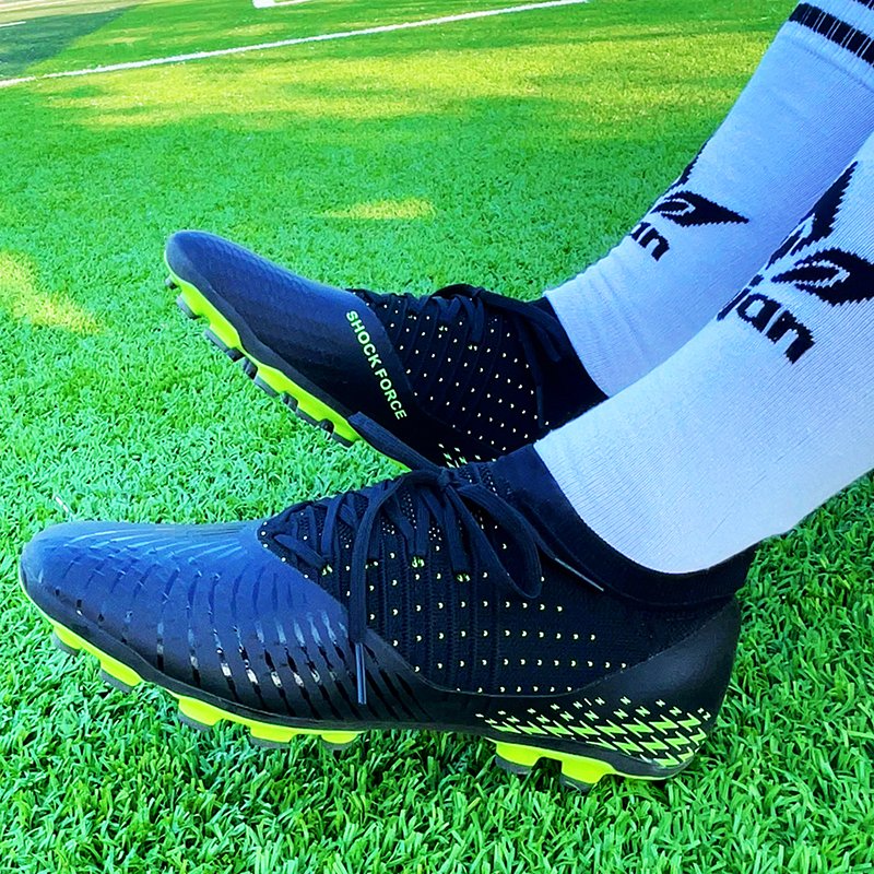 Hot Selling Custom Logo Soccer Shoes for Men High Quality Football Boots for Summer and Winter Sports