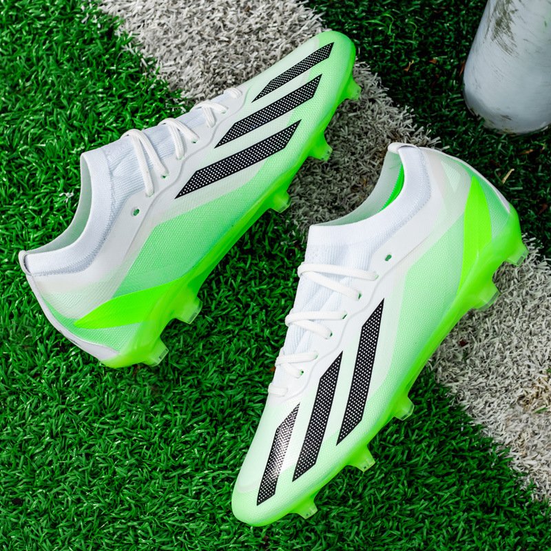 Wholesale of football shoes in factories Professional sports five-a-side soccer boots with logo and anti slip nails