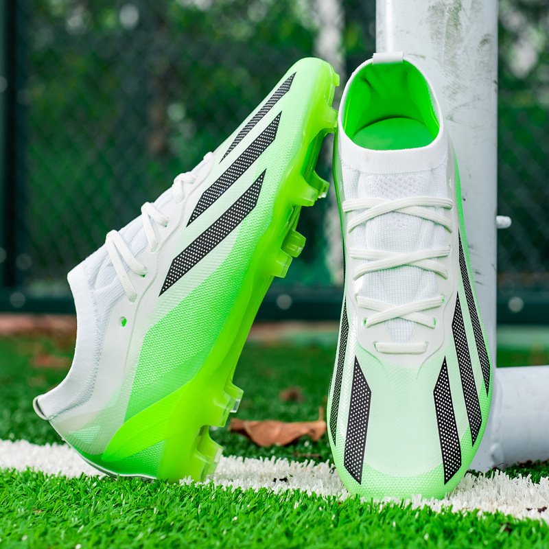 Wholesale of football shoes in factories Professional sports five-a-side soccer boots with logo and anti slip nails