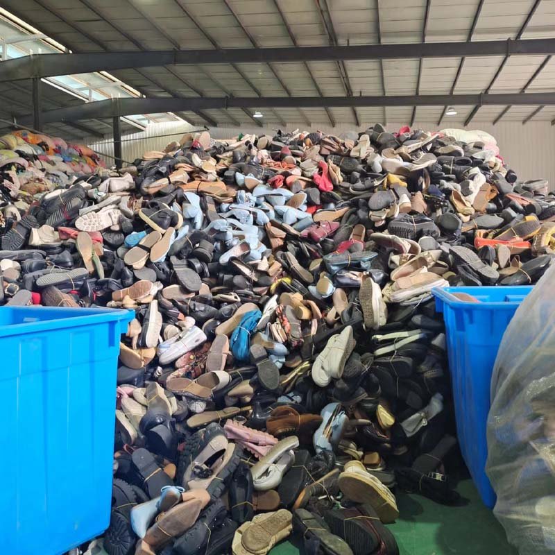 Wholesale Second-Hand Running Shoes from the USA Summer Soccer Football Used Football Shoes in Bales Canvas Rubber PU Insoles