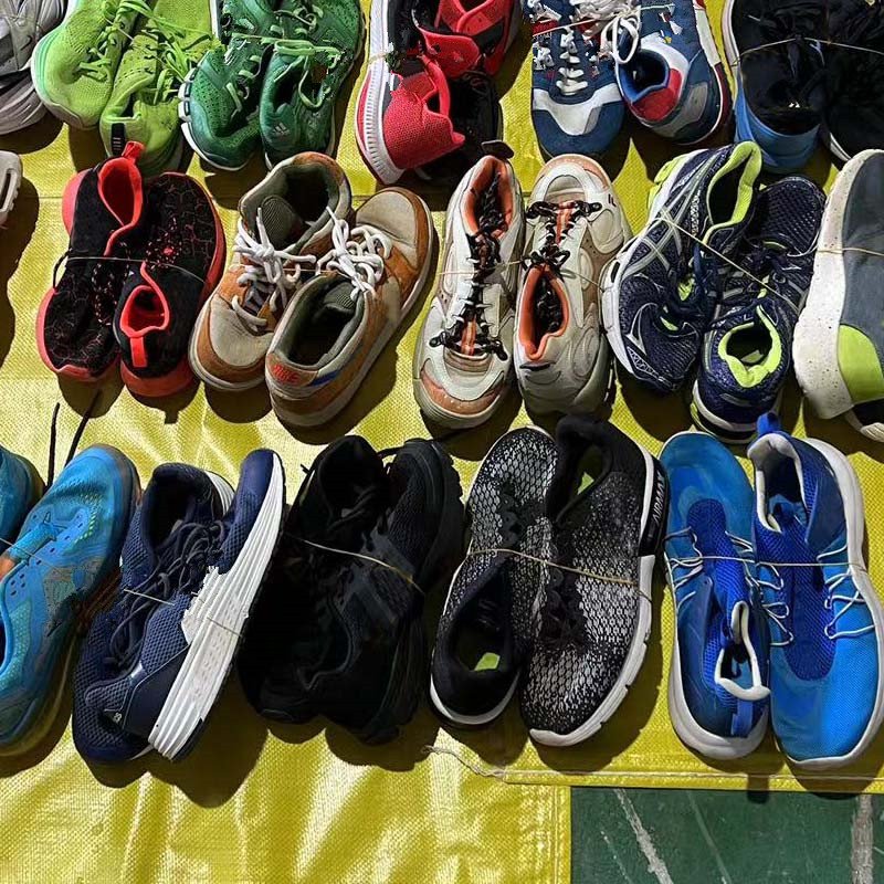 Wholesale Second-Hand Running Shoes from the USA Summer Soccer Football Used Football Shoes in Bales Canvas Rubber PU Insoles