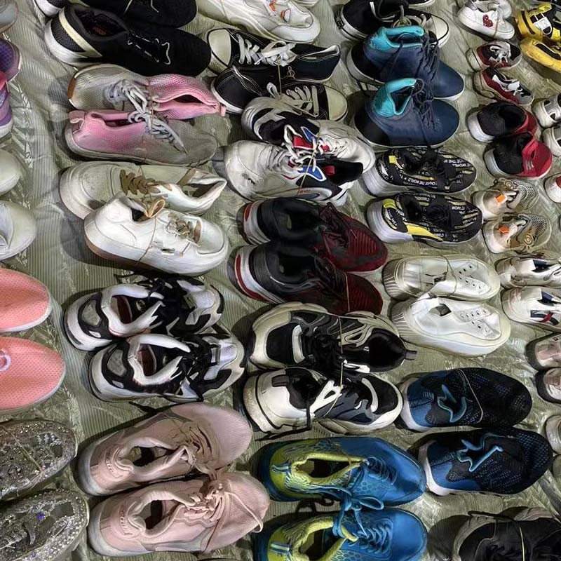 Wholesale Second-Hand Running Shoes from the USA Summer Soccer Football Used Football Shoes in Bales Canvas Rubber PU Insoles