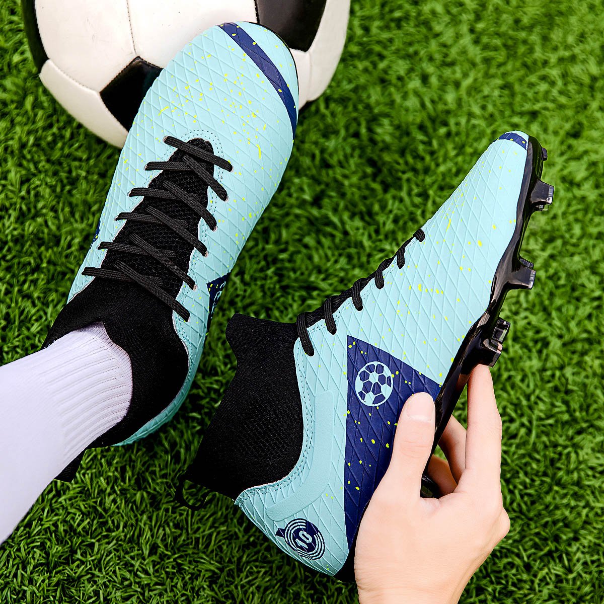 2024 Men's High Top Soccer Sneakers for Summer Spring and Autumn Outdoors Wholesale Football Turf Futsal Boots