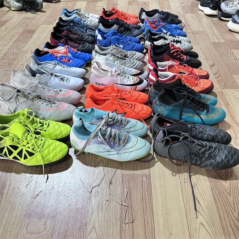 Extra Quality China Original Brand Bulk Used Sports Soccer Shoes Mixed Colors Second Hand Football Shoes