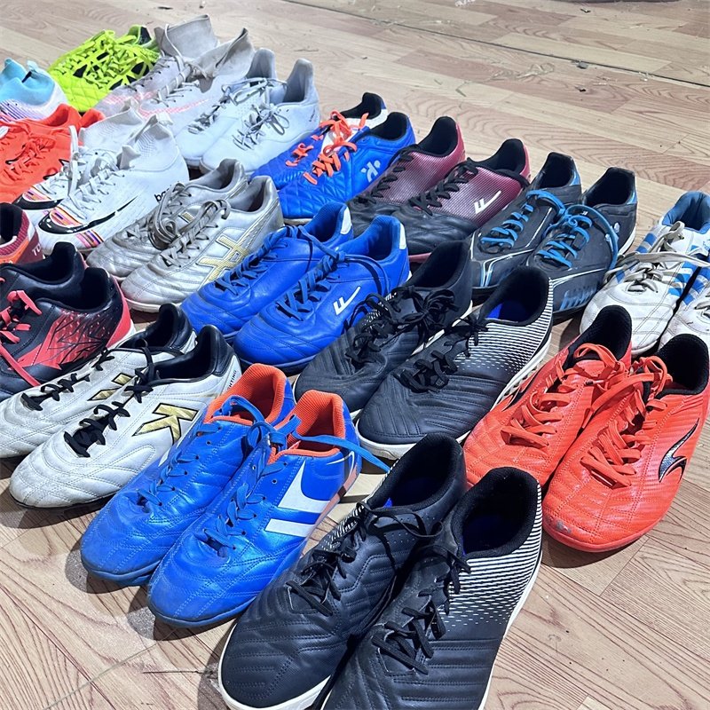 Extra Quality China Original Brand Bulk Used Sports Soccer Shoes Mixed Colors Second Hand Football Shoes