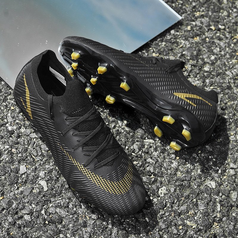 Outdoor Custom Breathable football shoes soccer shoes for men women sports shoes high quality