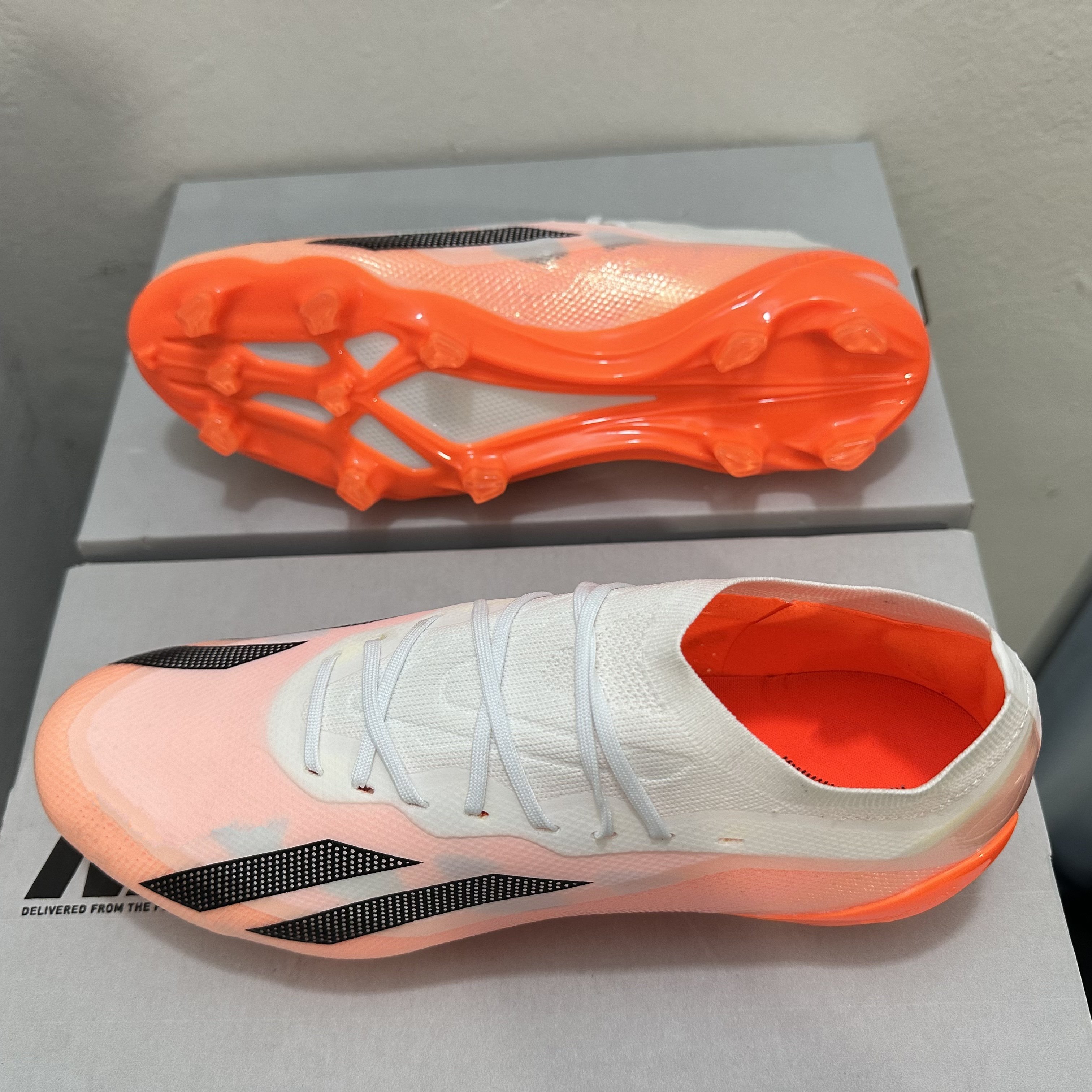 Outdoor Boys Soccer Shoes Cheap And High Quality Football Boots High Ankle Boy's Cleats Training Sports Shoes