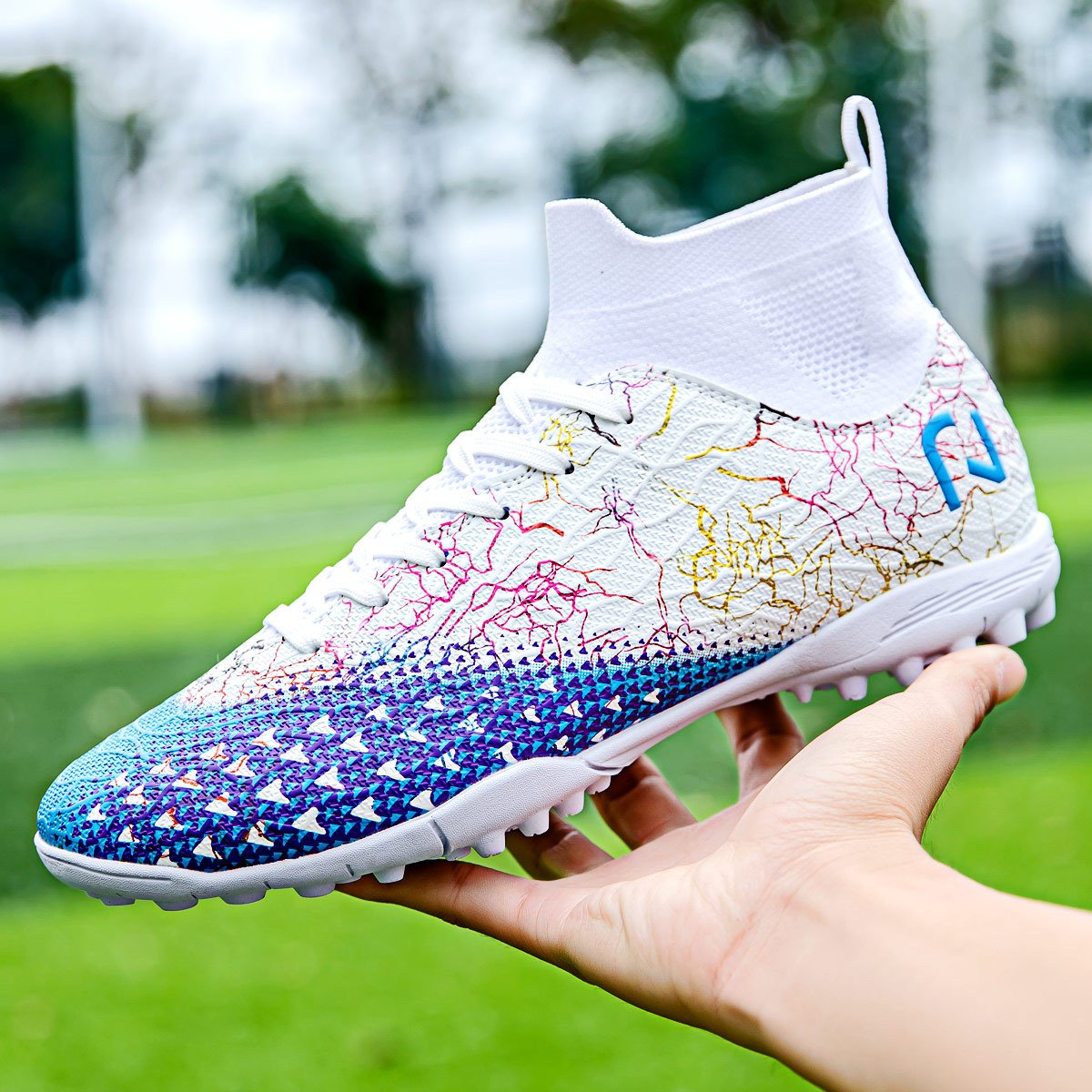 Wholesale hot nail crushing nail assassin low help adult game training football shoes custom logo running shoes