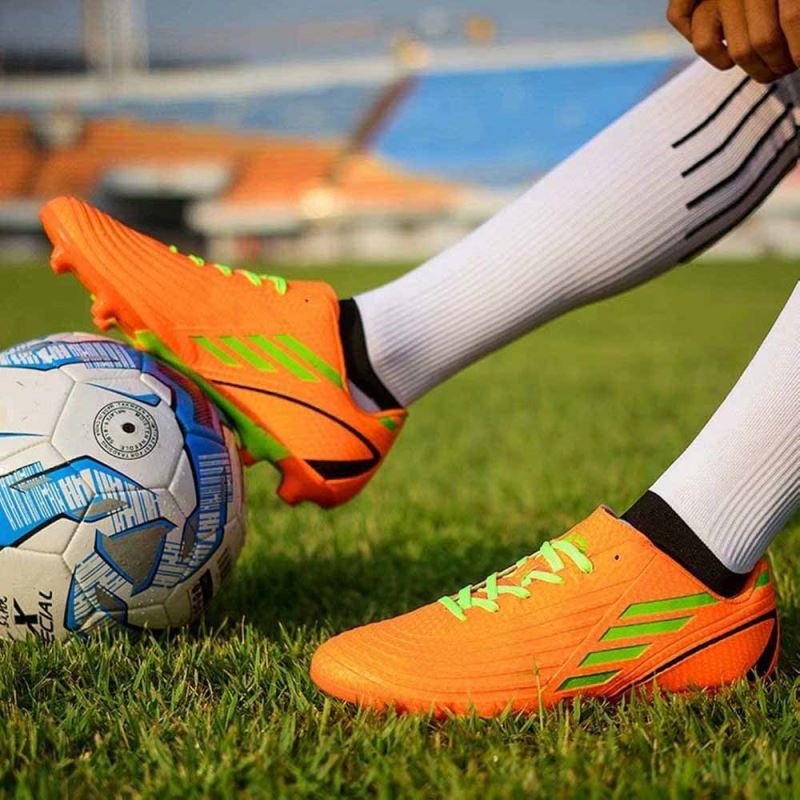 Wholesale Custom Own Outdoor Sport Train Boots round Toe Football Soccer Shoes for Summer Autumn Winter Seasons