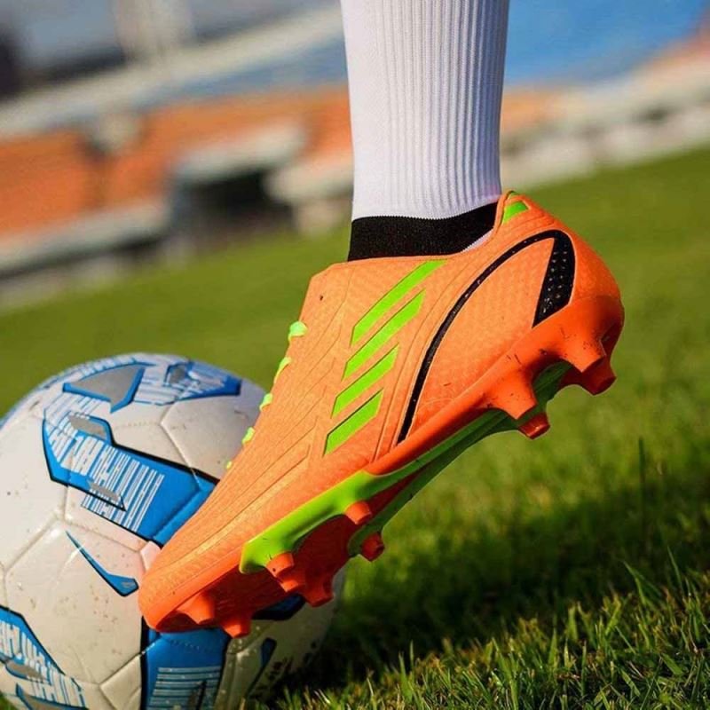 Wholesale Custom Own Outdoor Sport Train Boots round Toe Football Soccer Shoes for Summer Autumn Winter Seasons