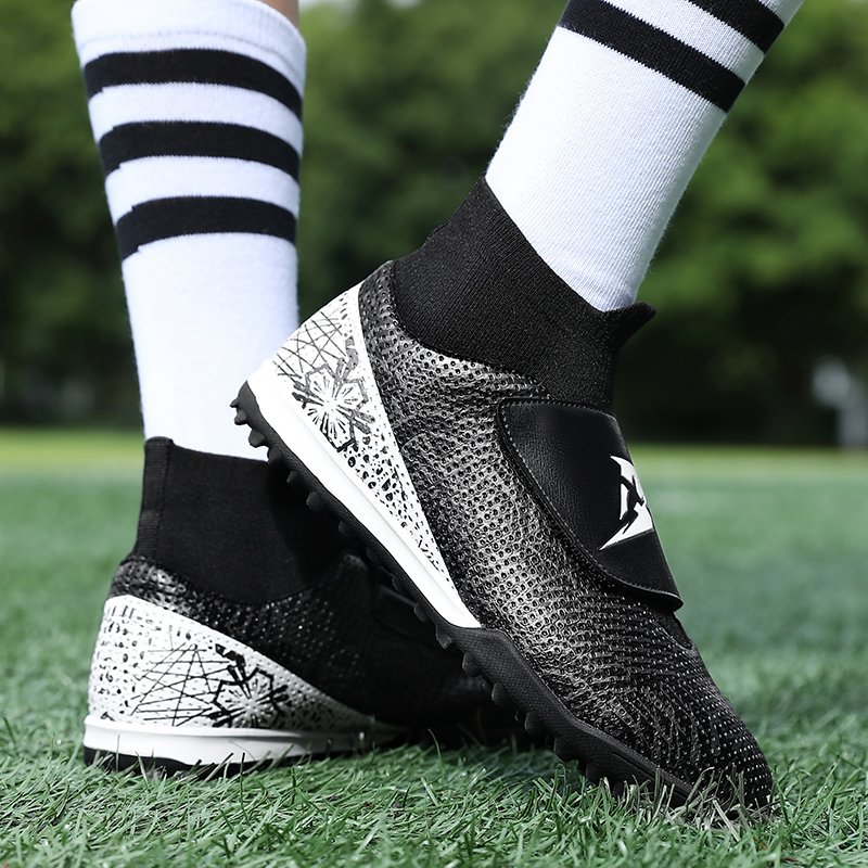 2024 Factory customized high quality soccer sports shoes new fashion football shoes men sneakers