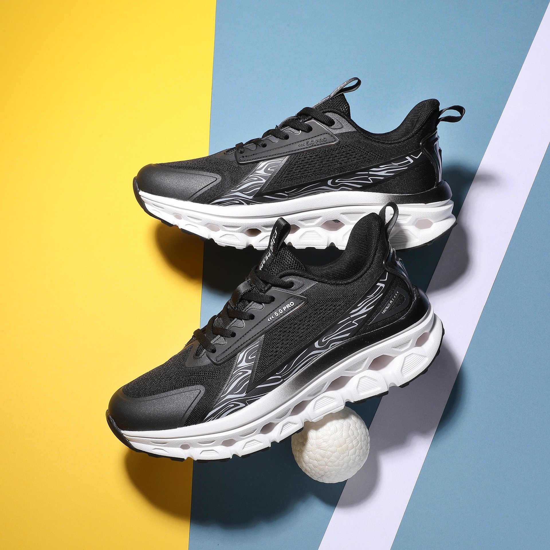2024 new men's fashion casual sports shoes cushioned soft sole skateboard shoes lace-up walking shoes