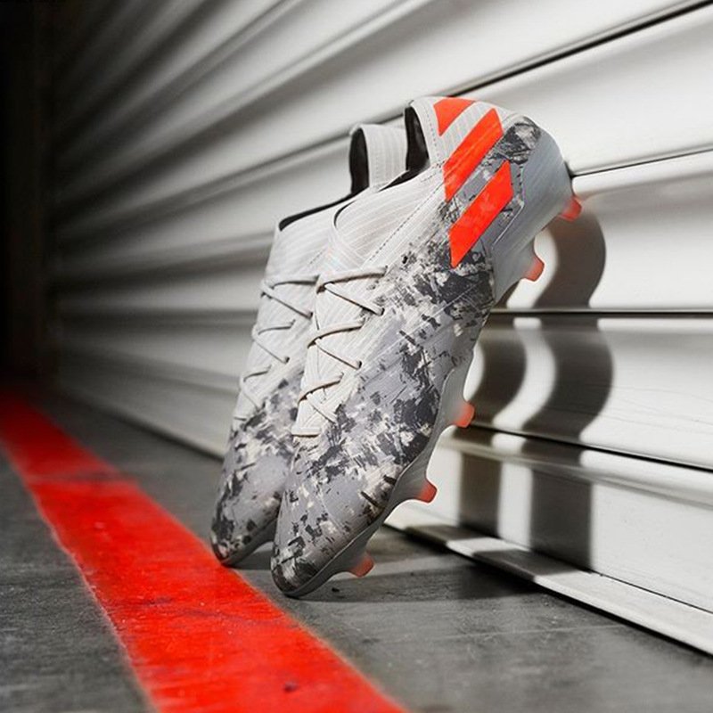 Wholesale Professional Custom Popular Design Freak Fg/Tf Solid Training Sport Soft Match Athletic Man Women Soccer Cleat Shoes