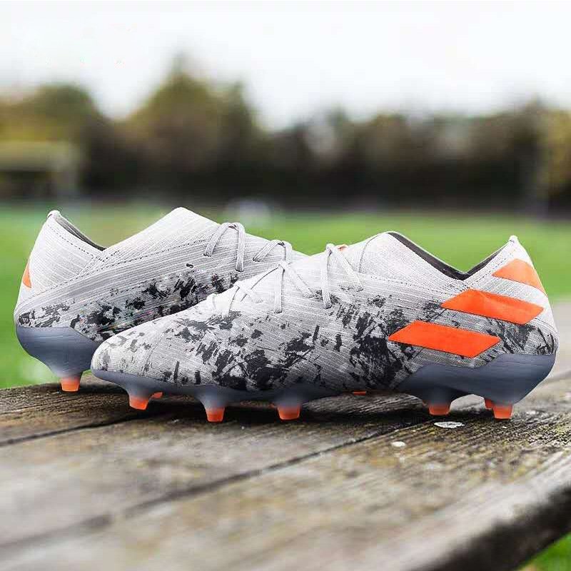 Wholesale Professional Custom Popular Design Freak Fg/Tf Solid Training Sport Soft Match Athletic Man Women Soccer Cleat Shoes