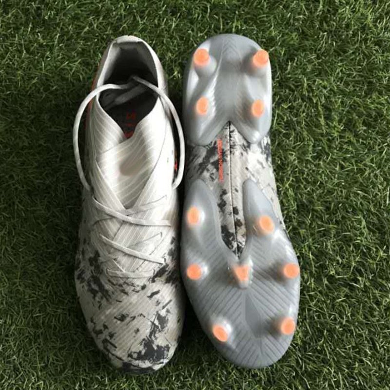 Wholesale Professional Custom Popular Design Freak Fg/Tf Solid Training Sport Soft Match Athletic Man Women Soccer Cleat Shoes