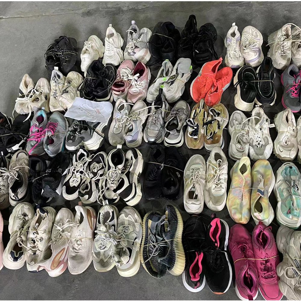 High Quality Hot-sales Durable Breathable Used Men Soccer Ball Shoes Second-hand Branded Soccer Ball Shoes