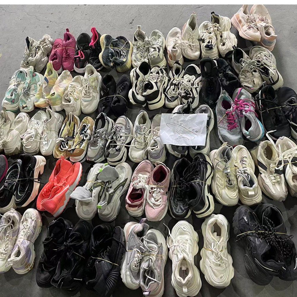 High Quality Hot-sales Durable Breathable Used Men Soccer Ball Shoes Second-hand Branded Soccer Ball Shoes