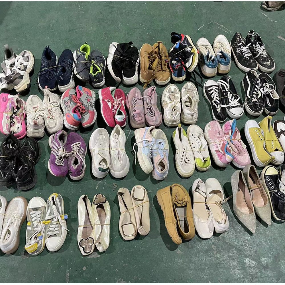 High Quality Hot-sales Durable Breathable Used Men Soccer Ball Shoes Second-hand Branded Soccer Ball Shoes