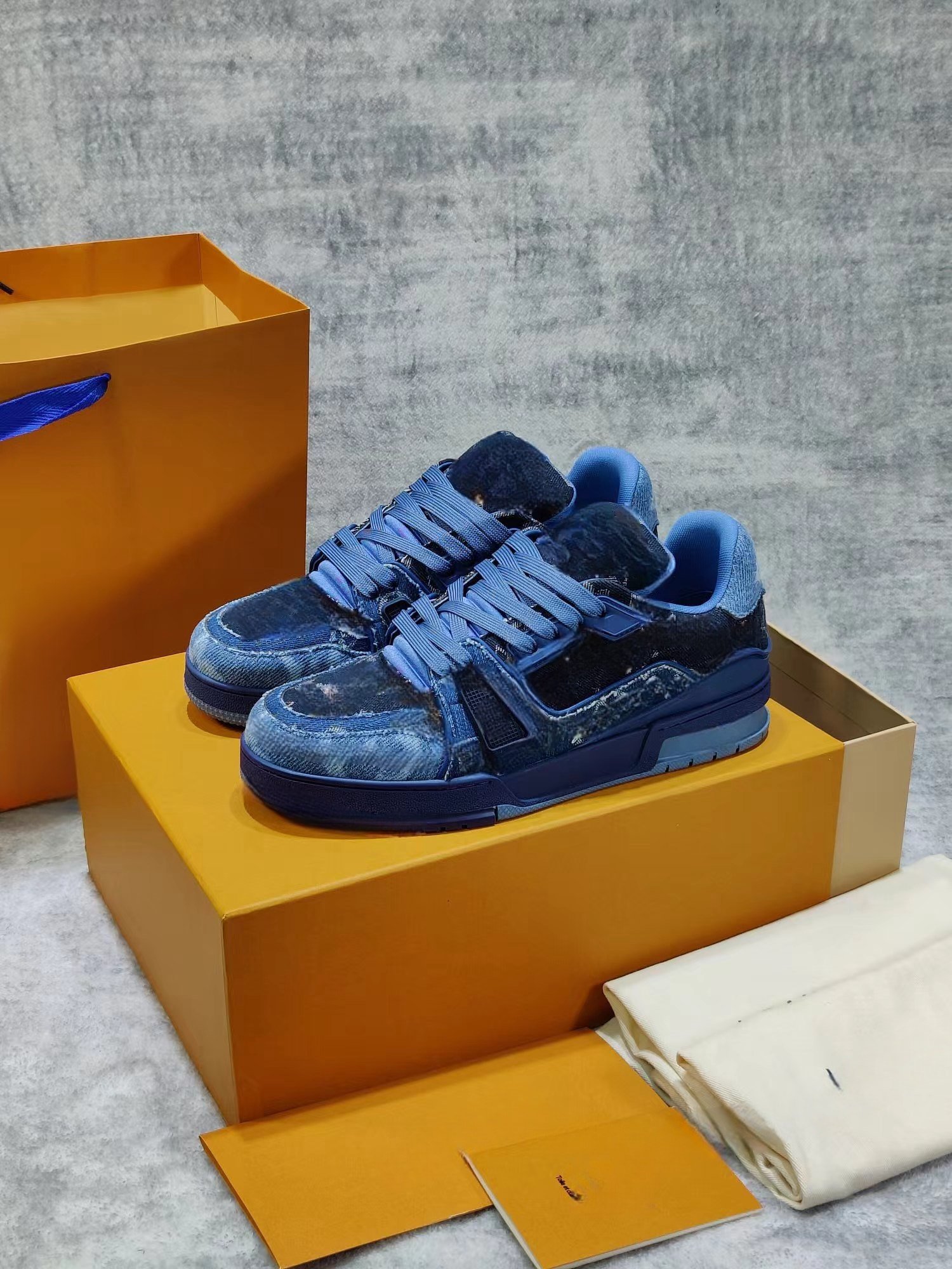 Top quality luxury brand fashion design casual sports shoes for men and women sports skateboard shoes