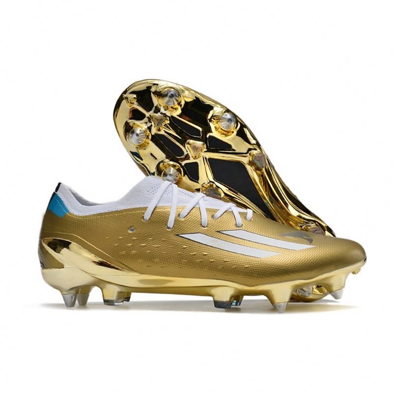 Customized Breathable Slip-On Soccer Football Boots Outdoor Sports Training Shoes for Summer Winter Spring Seasons