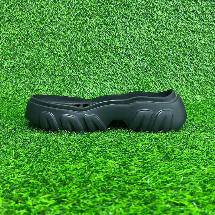 Factory-Produced Lightweight Anti-Slip Wear-Resistant Black IP Soles Durable Fashionable Choice with Eco-Friendly Materials