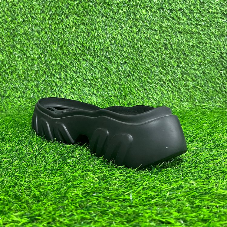 Factory-Produced Lightweight Anti-Slip Wear-Resistant Black IP Soles Durable Fashionable Choice with Eco-Friendly Materials