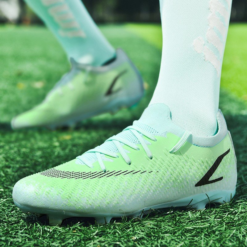 wholesale white and black Gradient printing in fine particle upper soccer football shoes low cut TPU sole mens soccer boot