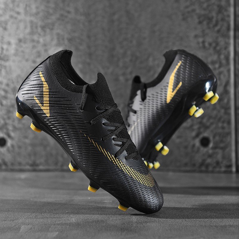 wholesale white and black Gradient printing in fine particle upper soccer football shoes low cut TPU sole mens soccer boot