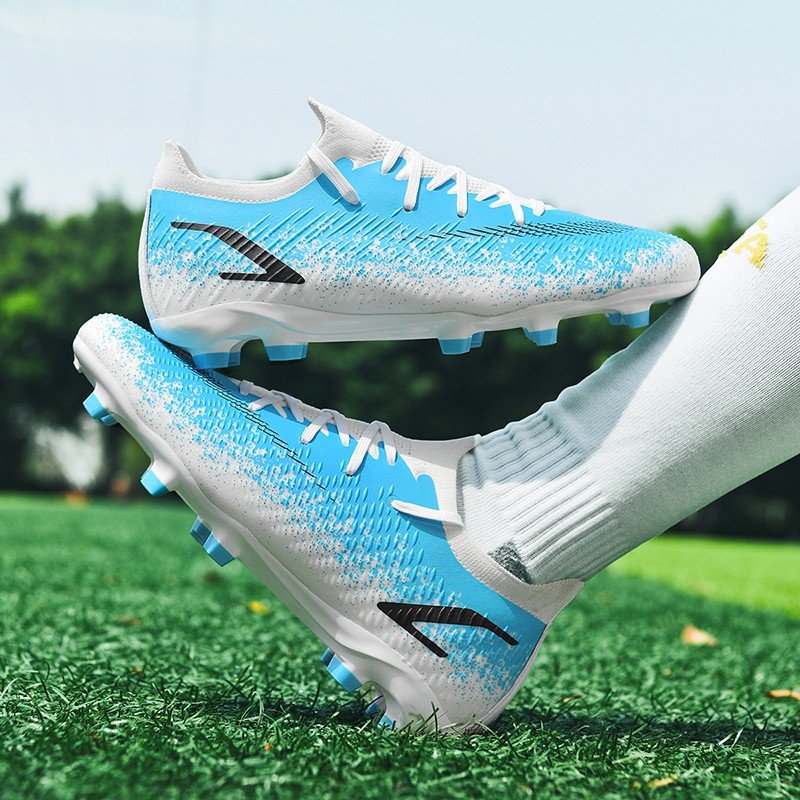 wholesale white and black Gradient printing in fine particle upper soccer football shoes low cut TPU sole mens soccer boot