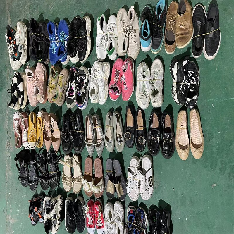 Second hand top branded used soccer shoes various world brand sport shoes indoor soccer shoes