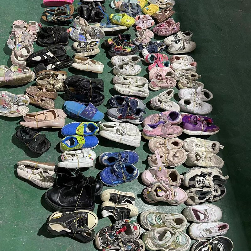Second hand top branded used soccer shoes various world brand sport shoes indoor soccer shoes