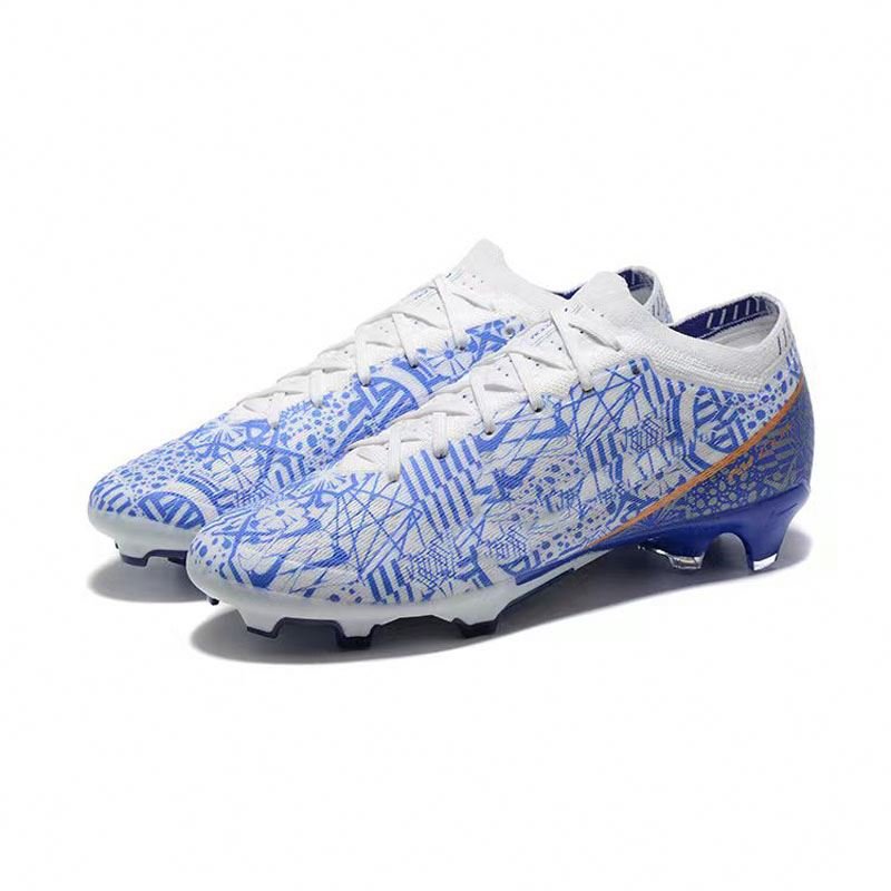 High Quality Fashion Sports Football Shoes Free Sample round Toe Wear-Resistant Training Football Shoes Non-Slip Running Shoes