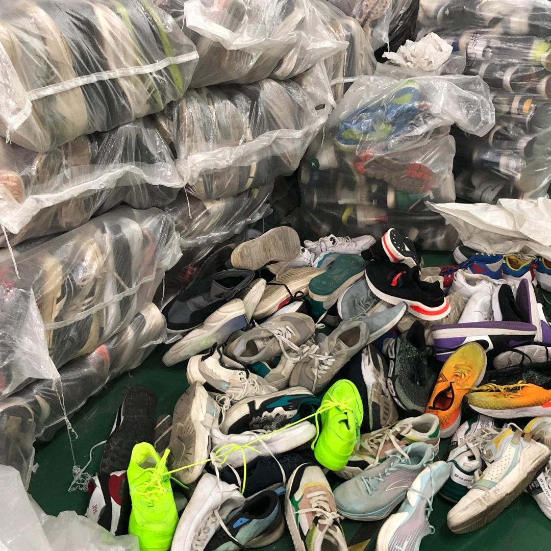 Supplier Original Used Shoe Ball Soccer Boots Yonex Badminton Shoes Second Hand Tennis Shoes For Children In South Africa