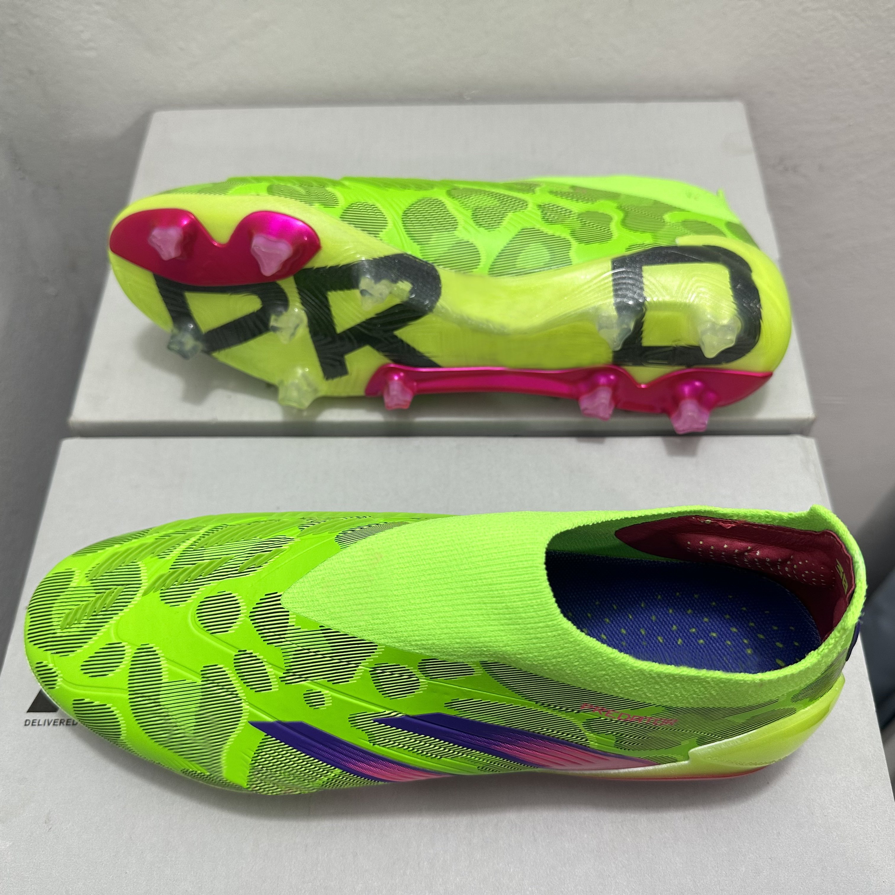 Wholesale of football shoes in factories Professional sports five-a-side soccer boots with logo and anti slip nails