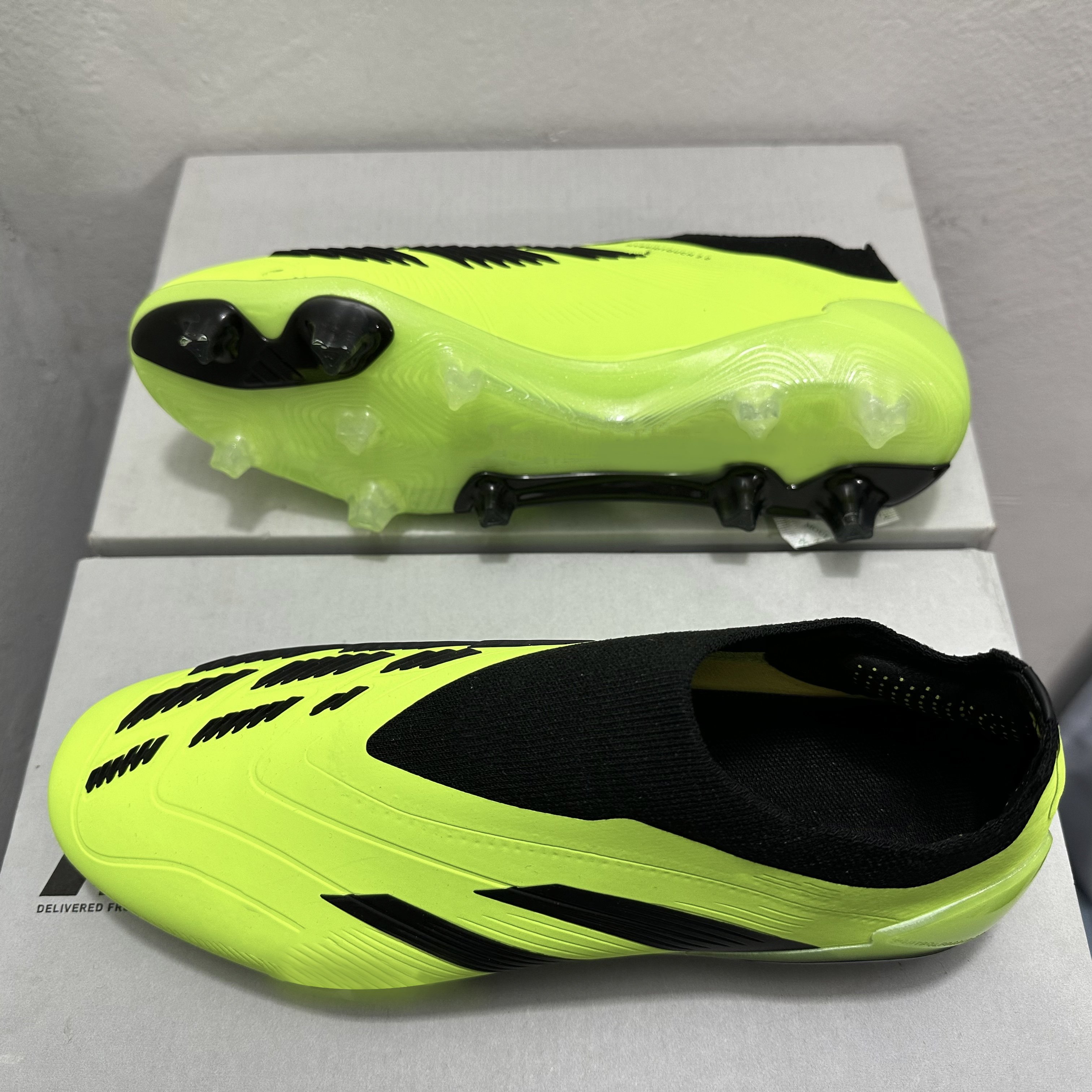 Wholesale of football shoes in factories Professional sports five-a-side soccer boots with logo and anti slip nails