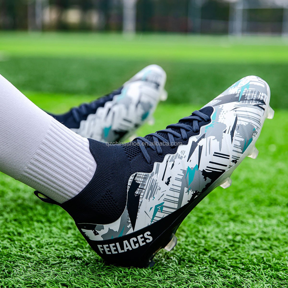 Wholesale Men's Soccer Shoes Indoor/Outdoor Football Cleats Big Size Boys' Training Boots with Rubber and Mesh Insole